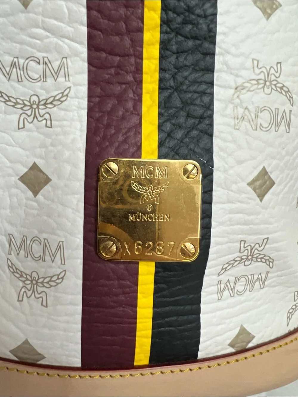AUTH MCM BUCKET WHITE
